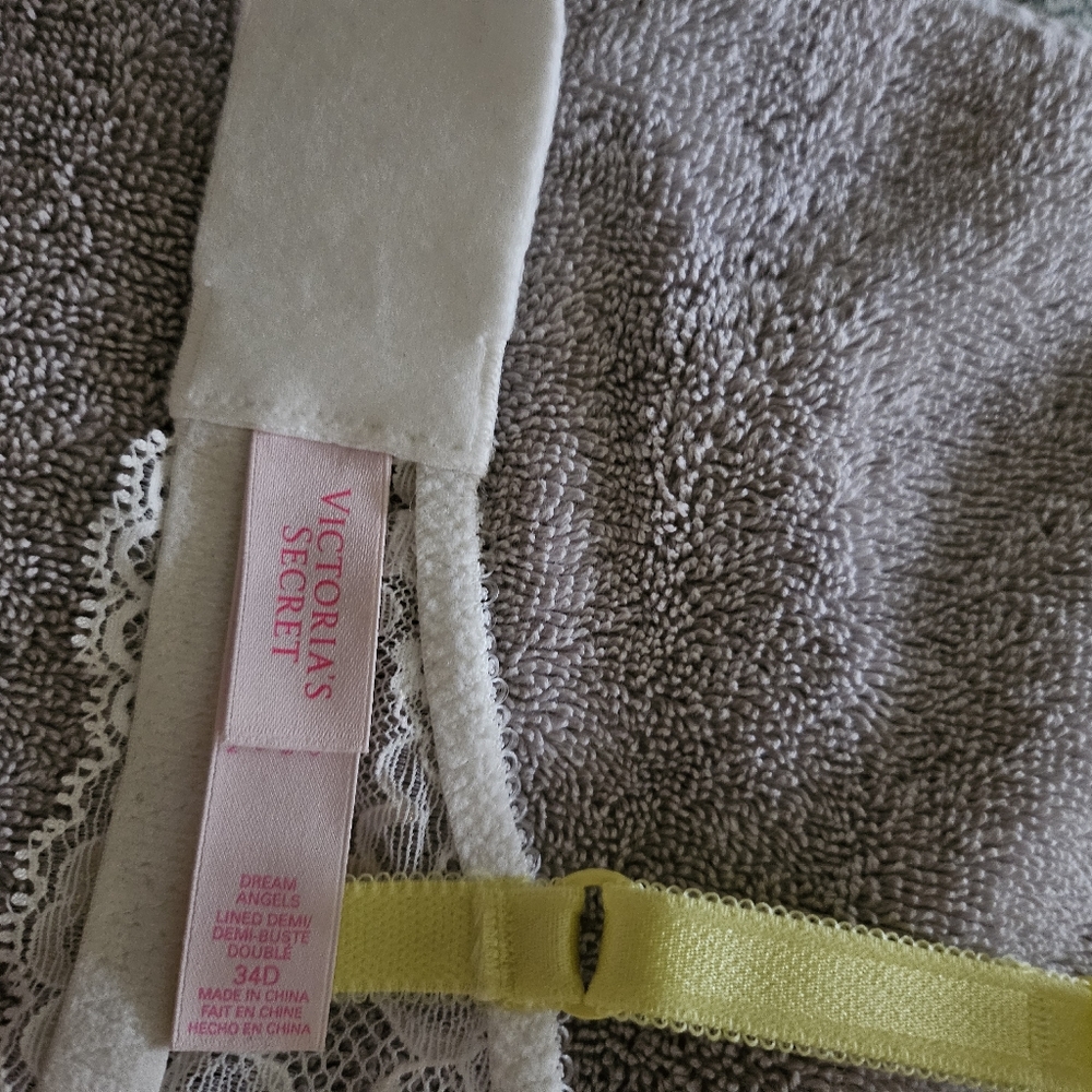 EUC VICTORIA SECRET BRA - Picture 3 of 5